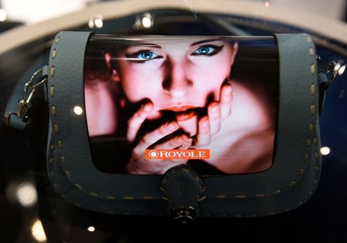 Louis Vuitton представил роскошную коллекцию сумок с гибкими дисплеями AMOLED